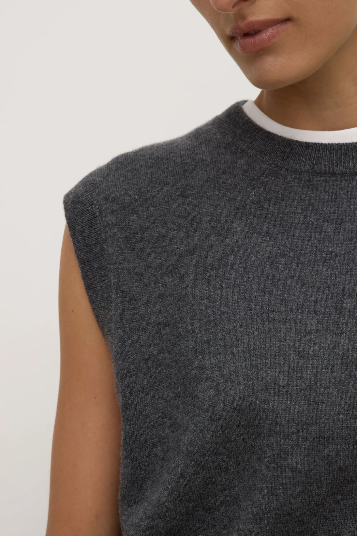 Relaxed Cashmere Vest