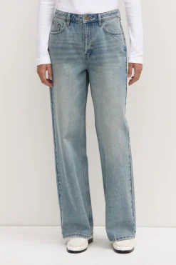Womens Relaxed Jean